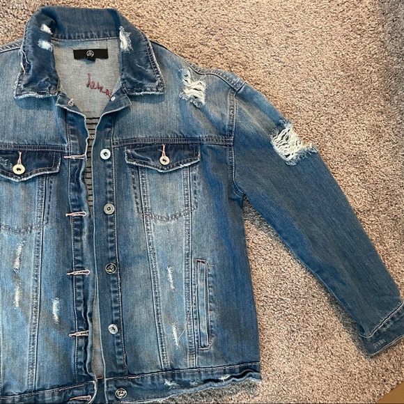Missguided Distressed Jean Jacket - Picture 3 of 6